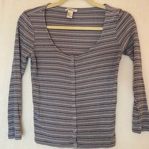 Striped quarter sleeve shirt